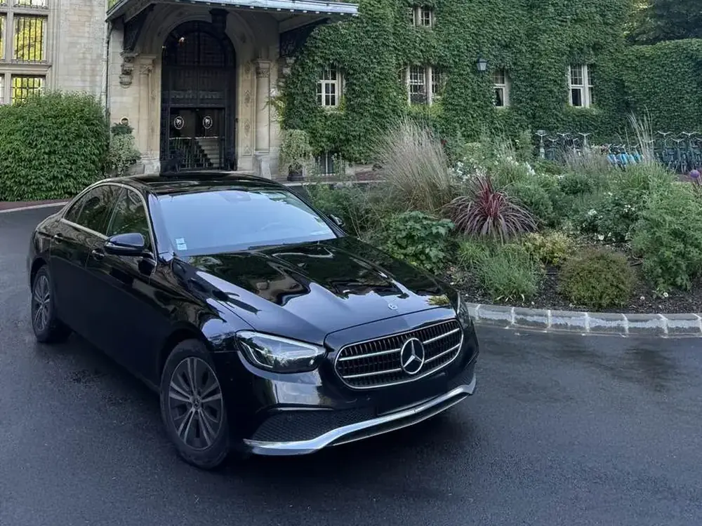 Mercedes Classe E noire avec chauffeur